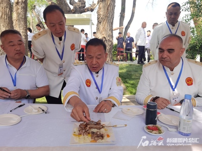 首届全国抓饭烹饪大赛在乌鲁木齐举行